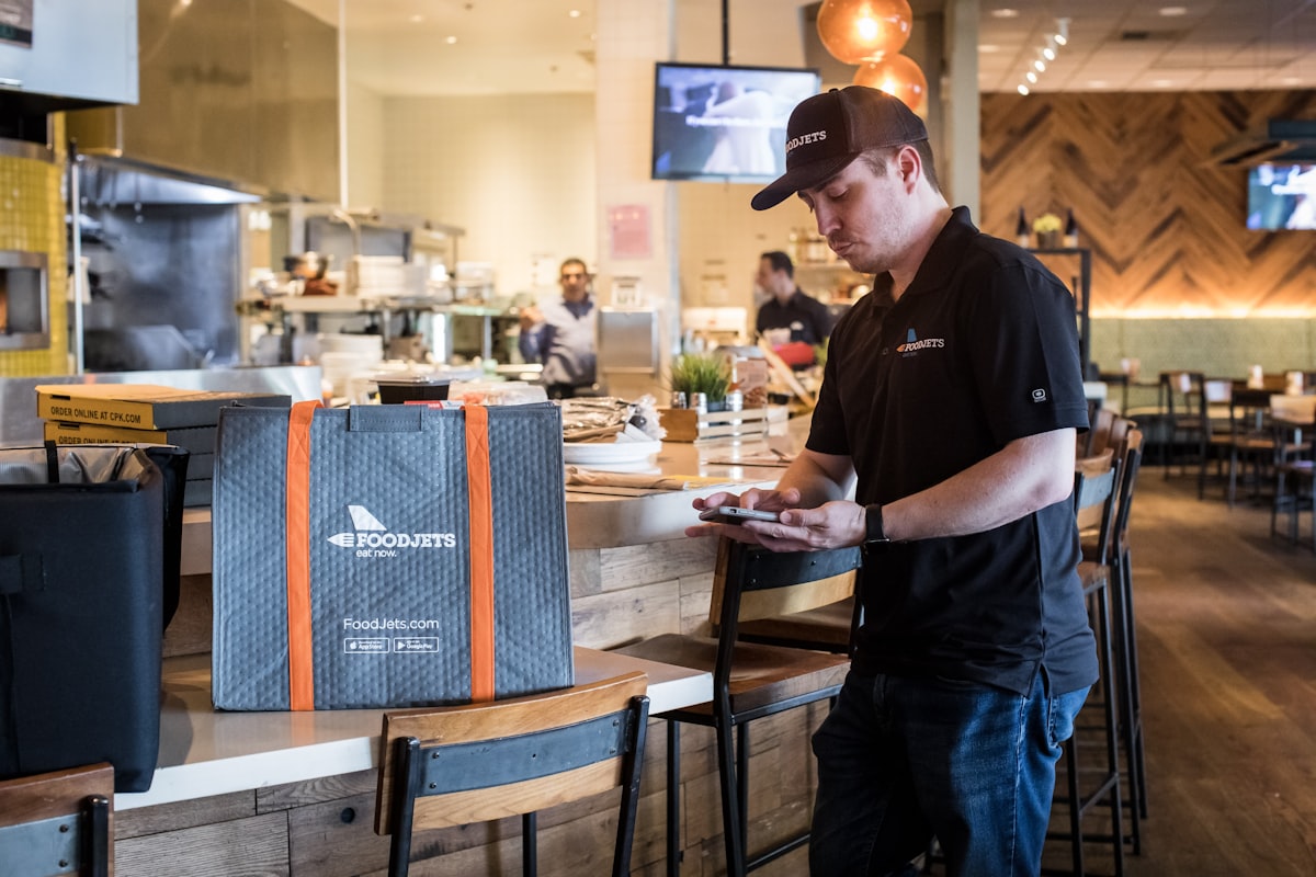 Restaurant mobile ordering pickup counter